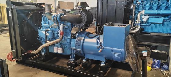Selbststartsteuerung 400 KVA Guangxi Yuchai Dieselgenerator 320 KW für Notfallsicherung