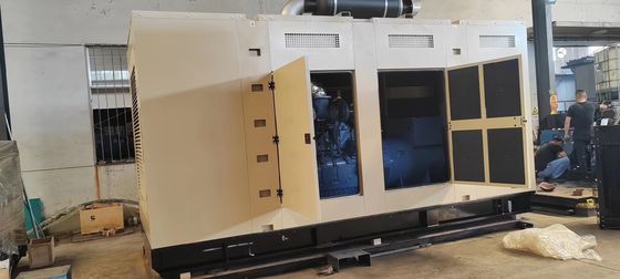 Richtungsinjektion 1000KVA Guangxi Yuchai Stille Lautsprecher Dieselgenerator für 50/60HZ Frequenz